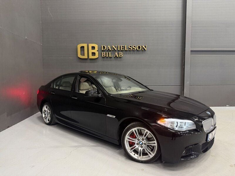 Svart Begagnad 2011 BMW 550 M Sport Sedan | 189 800 kr - Bild 1/4