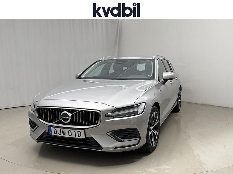 Begagnad Volvo V60 2023 Silver Kombi