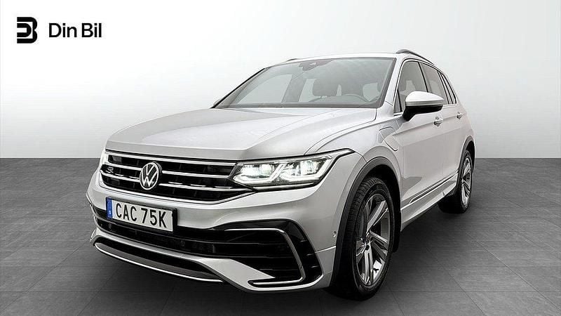 Silver Begagnad 2022 VW Tiguan R-line SUV | 349 900 kr (Marknadspris) - Bild 1/4