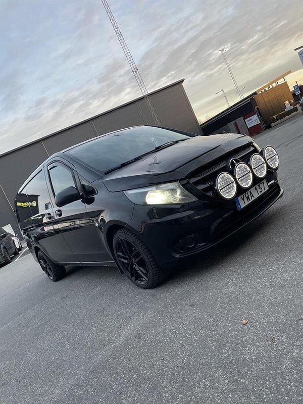 Svart Begagnad 2019 Mercedes Vito Minibuss | 149 000 kr (Superpris) - Bild 1/4