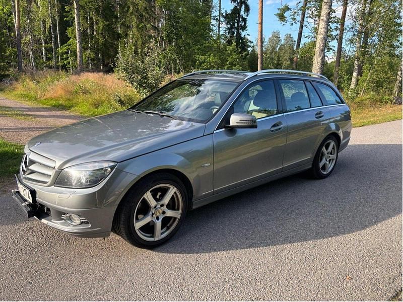 Grå Begagnad 2010 Mercedes C220 Kombi | 55 000 kr (Marknadspris) - Bild 1/4