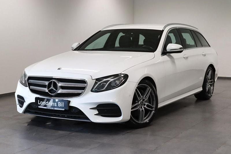 Vit Begagnad 2019 Mercedes E200 AMG line Kombi | 289 000 kr (Marknadspris) - Bild 1/4