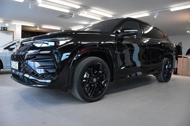 Grenadilla black metallic Ny 2025 VW Tayron R-line Edition SUV | 669 900 kr (Bra pris) - Bild 1/3