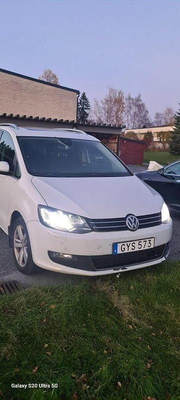 Gul Begagnad 2018 VW Sharan Minibuss | 89 000 kr - Bild 1/4