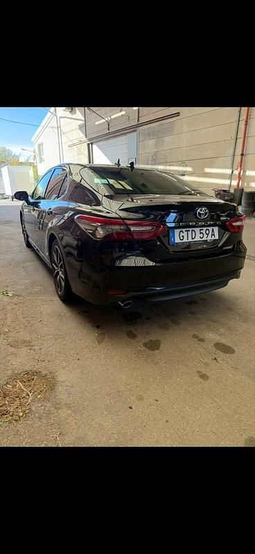Begagnad Toyota Camry Hybrid 218 HK (160 kW) 2022 Sedan