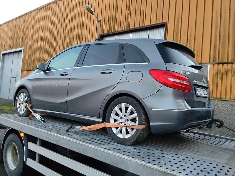 Begagnad Mercedes B200 136 HK (100 kW) 2012 Mörkgrå Minibuss