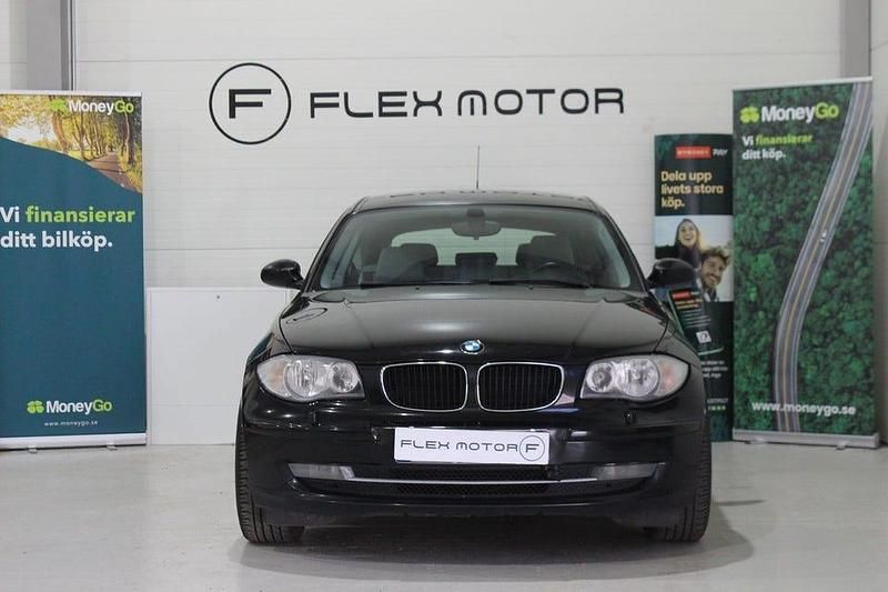 Begagnad BMW 118 Advantage 143 HK (105 kW) 2008 Svart Halvkombi