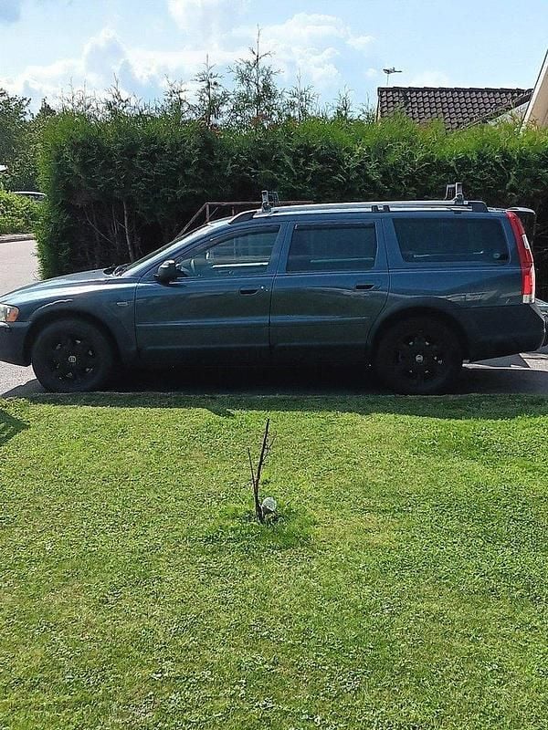 Blå Begagnad 2005 Volvo XC70 Kinetic SUV | 22 000 kr (Marknadspris) - Bild 1/3