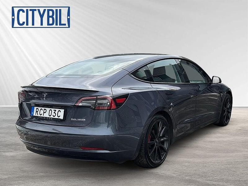 Begagnad Tesla Model 3 Performance 377 kW (513 HK) 2023 Grå Sedan