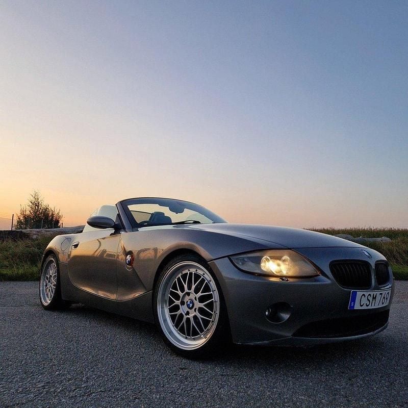 Grå Begagnad 2003 BMW Z4 Cab | 84 000 kr - Bild 1/4
