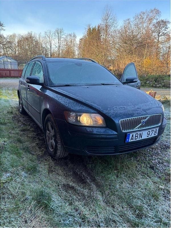 Blå Begagnad 2007 Volvo V50 Kombi | 30 000 kr (Marknadspris) - Bild 1/4