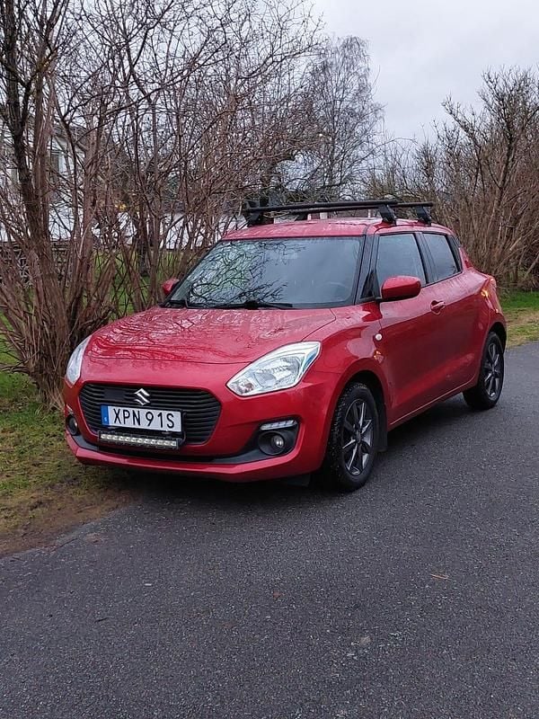 Begagnad 2020 Suzuki Swift Halvkombi | 99 000 kr (Marknadspris) - Bild 1/4