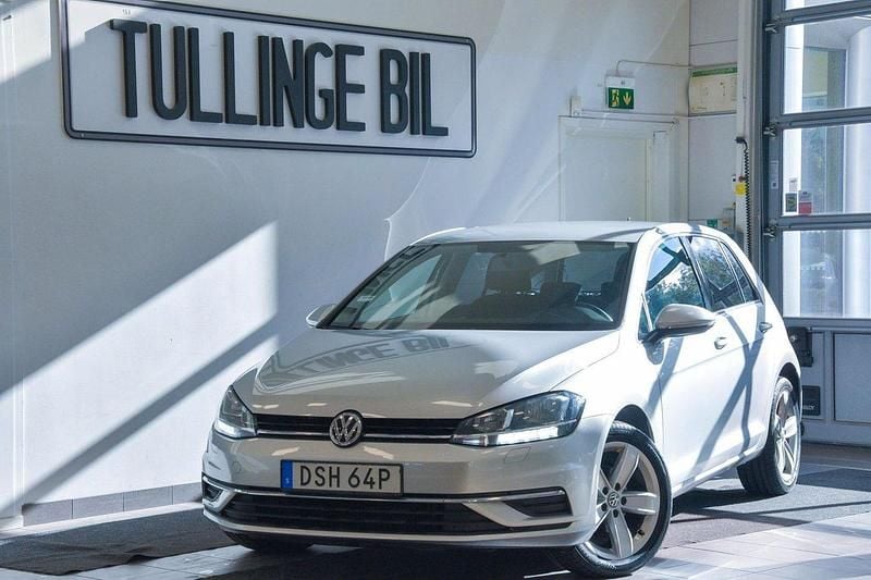 Silver Begagnad 2019 VW Golf VII Halvkombi | 124 900 kr (Bra pris) - Bild 1/4