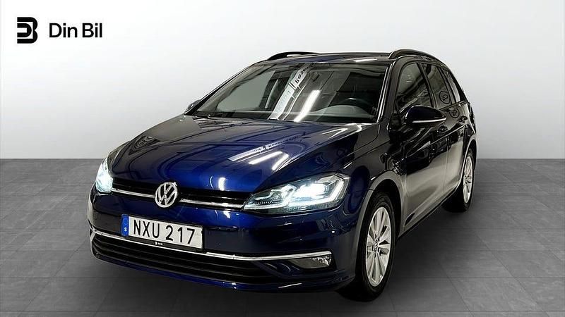 Mörkblå Begagnad 2018 VW Golf VII Kombi | 169 900 kr (Marknadspris) - Bild 1/4