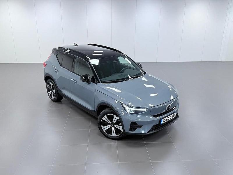 Grå Begagnad 2022 Volvo XC40 Core SUV | 314 900 kr - Bild 1/4