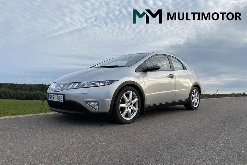 Silver Begagnad 2008 Honda Civic Sport Halvkombi | 59 900 kr (Marknadspris) - Bild 1/4