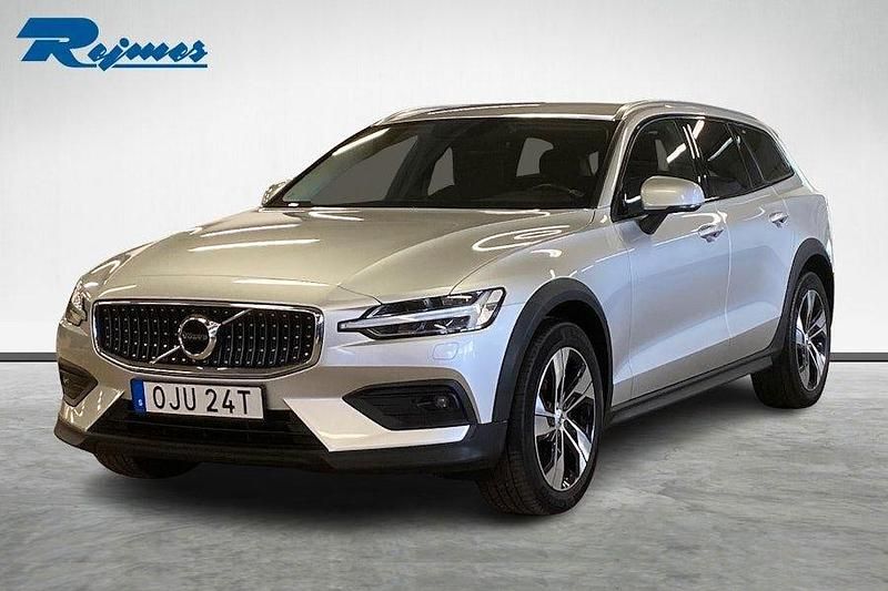 Silver Begagnad 2021 Volvo V60 CC Kombi | 288 800 kr (Marknadspris) - Bild 1/4