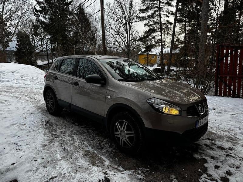 Begagnad Nissan Qashqai 114 HK (83 kW) 2010 Caffe latte SUV