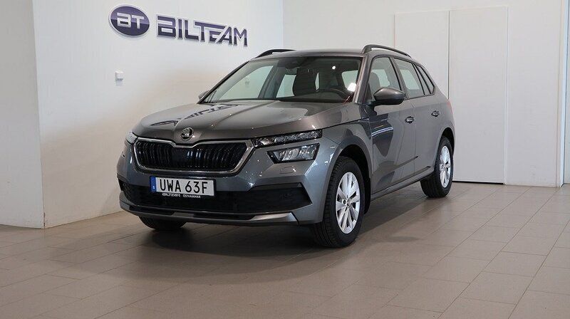 Grå Begagnad 2023 Skoda Kamiq Ambition SUV | 259 900 kr (Marknadspris) - Bild 1/4
