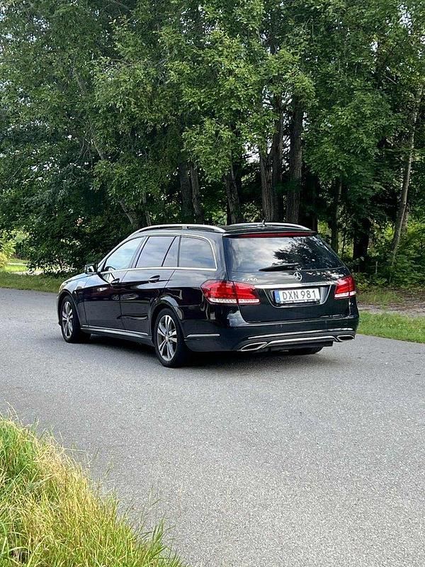 Svart Begagnad 2015 Mercedes E250 Kombi | 149 000 kr (Marknadspris) - Bild 1/4