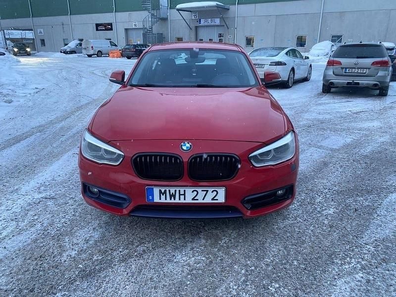 Begagnad BMW 116 Sport Line 116 HK (85 kW) 2015 Röd Halvkombi