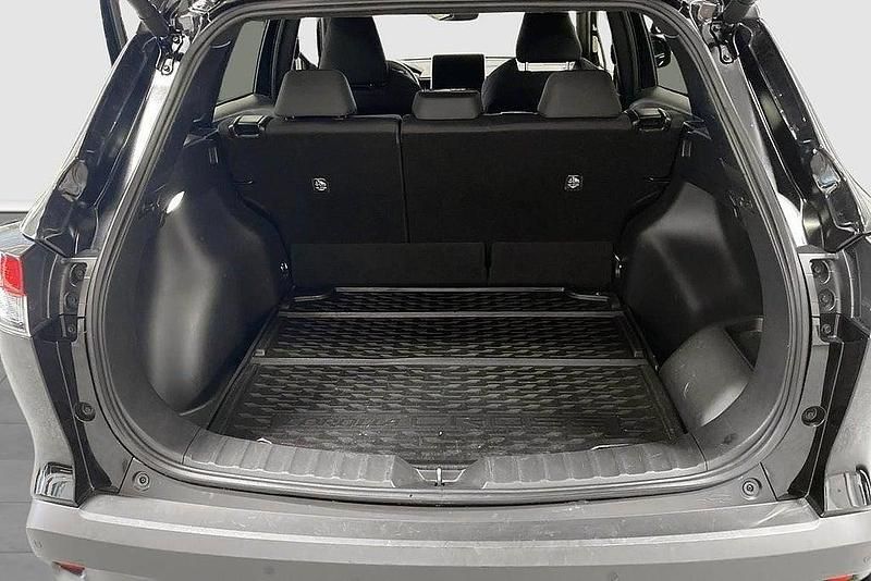 Begagnad Toyota Corolla Cross Style 200 HK (147 kW) 2023 Svart SUV