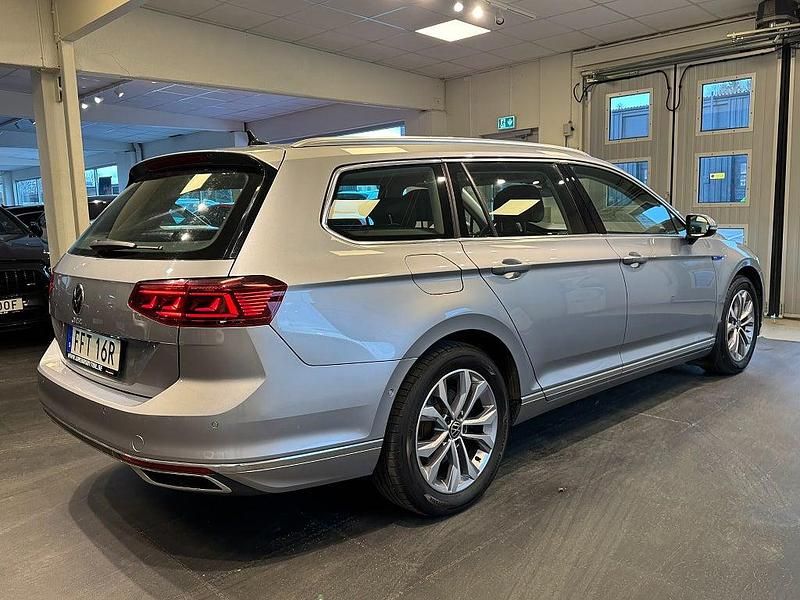 Begagnad VW Passat GTE 218 HK (160 kW) 2021 Silver Kombi