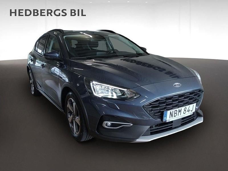Blå Begagnad 2021 Ford Focus Active Halvkombi | 214 900 kr (Lite dyr) - Bild 1/4