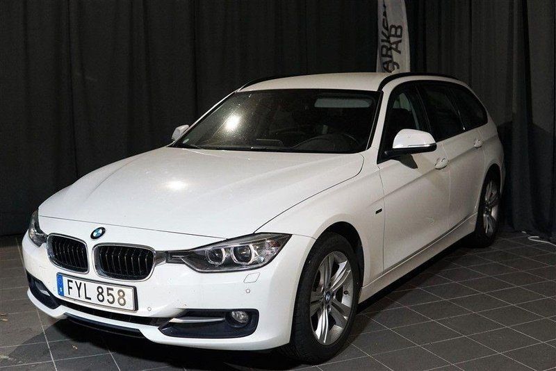Vit Begagnad 2015 BMW 318 Sport Line Kombi | 169 900 kr (Marknadspris) - Bild 1/4