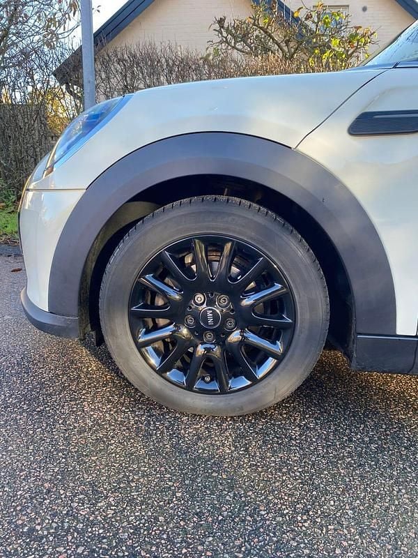 Begagnad Mini Cooper 136 HK (100 kW) 2022 Peppervit Halvkombi