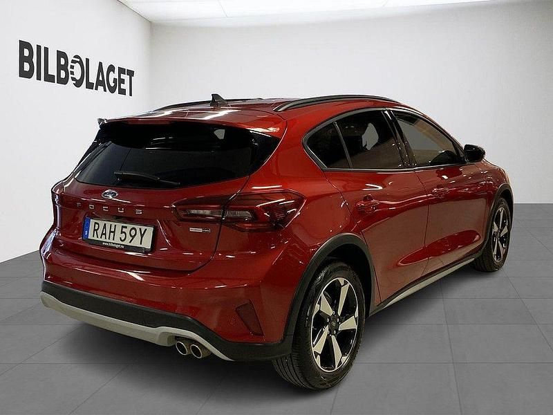 Begagnad Ford Focus Active 125 HK (91 kW) 2023 Röd Halvkombi