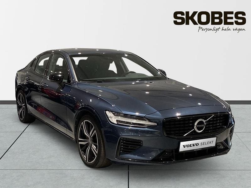 Mörkblå (blå) Begagnad 2022 Volvo S60 R-Design Sedan | 444 900 kr (Lite dyr) - Bild 1/3