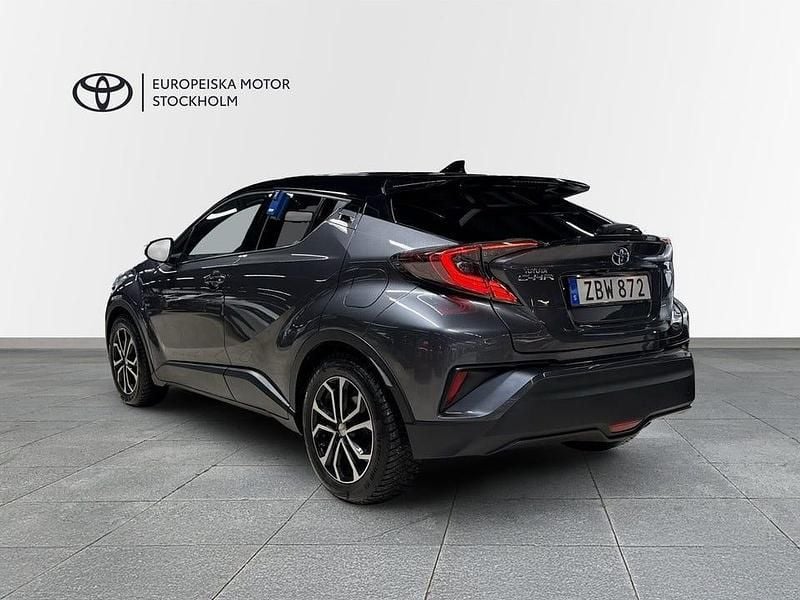 Begagnad Toyota C-HR Style 122 HK (89 kW) 2018 Gråmetallic/svart tak SUV