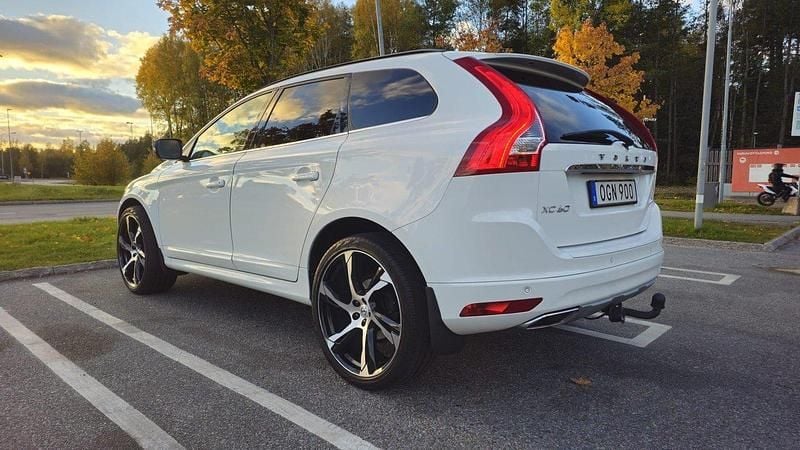 Vit Begagnad 2017 Volvo XC60 Momentum SUV | 180 000 kr (Marknadspris) - Bild 1/4
