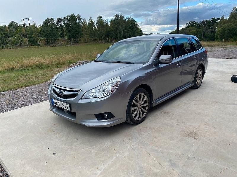 Silver Begagnad 2011 Subaru Legacy Kombi | 42 500 kr (Superpris) - Bild 1/4