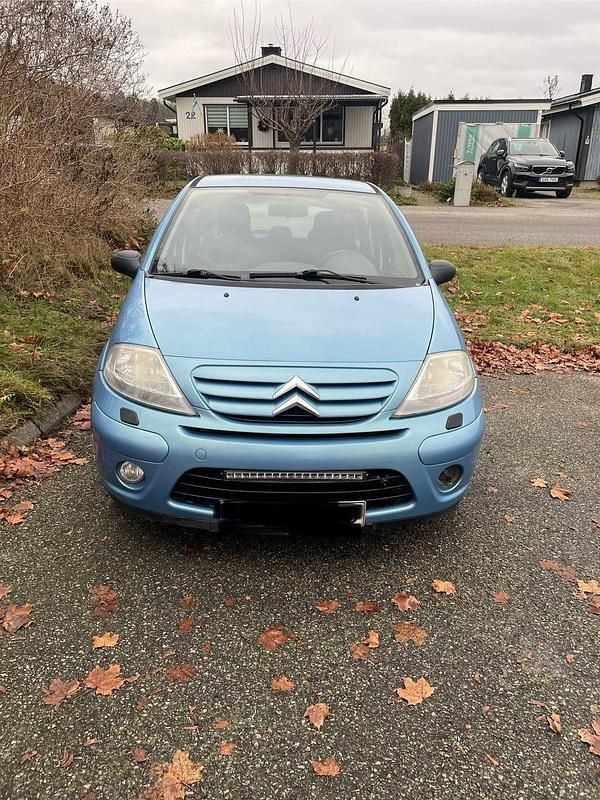 Ljus blå Begagnad 2006 Citroën C3 Halvkombi | 15 000 kr (Bra pris) - Bild 1/4