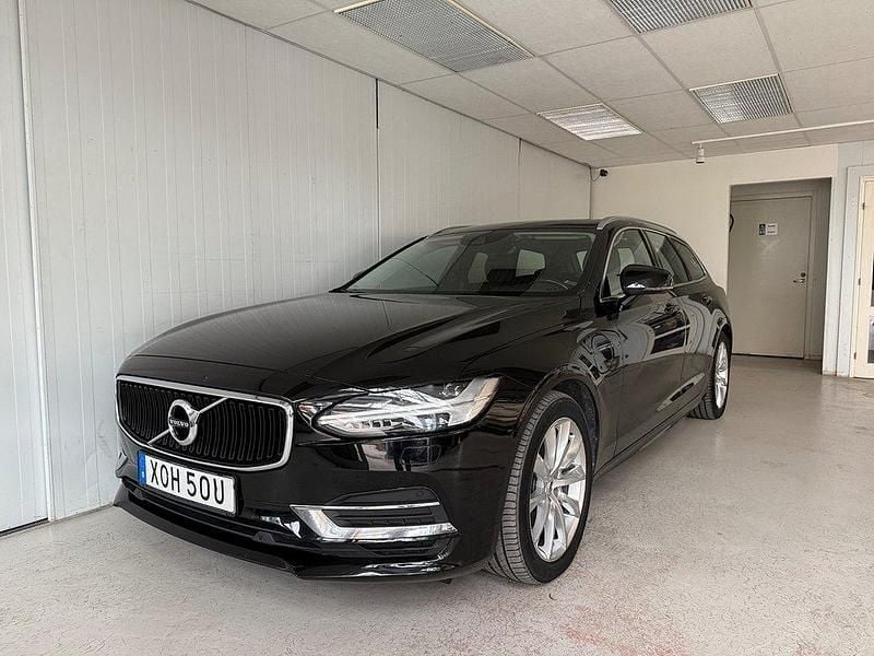 Svart Begagnad 2020 Volvo V90 Momentum Kombi | 269 900 kr (Marknadspris) - Bild 1/4