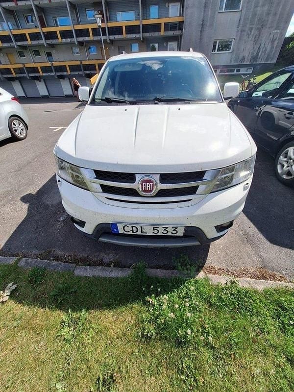 Vit Begagnad 2014 Fiat Freemont SUV | 90 000 kr (Marknadspris) - Bild 1/4