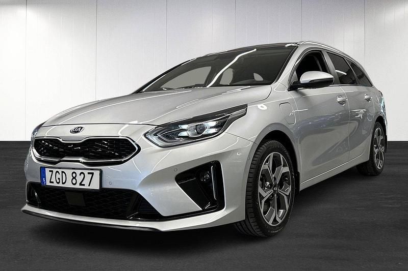 Grå (silver) Begagnad 2021 Kia Ceed Sportswagon Kombi | 249 000 kr (Marknadspris) - Bild 1/4