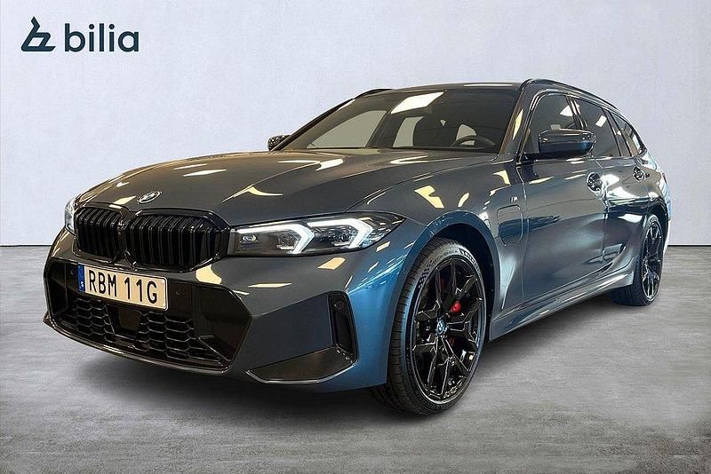 Begagnad BMW 330e M Sport 292 HK (214 kW) 2024 Blå Kombi