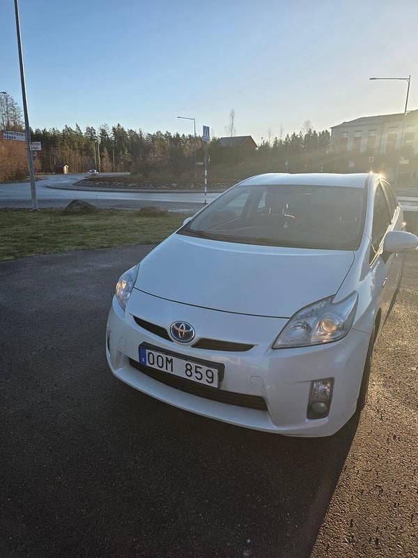 Begagnad 2010 Toyota Prius Halvkombi | 95 000 kr (Marknadspris) - Bild 1/4