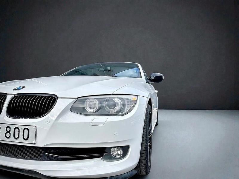 Begagnad BMW 320 Comfort Edition 184 HK (135 kW) 2012 Vit Cab