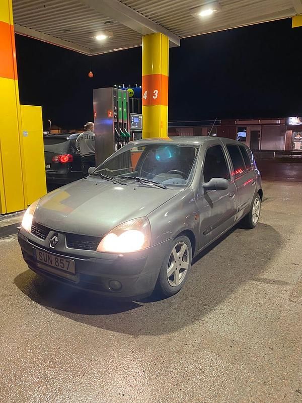 Begagnad 2002 Renault Clio II Halvkombi | 13 500 kr (Marknadspris) - Bild 1/4