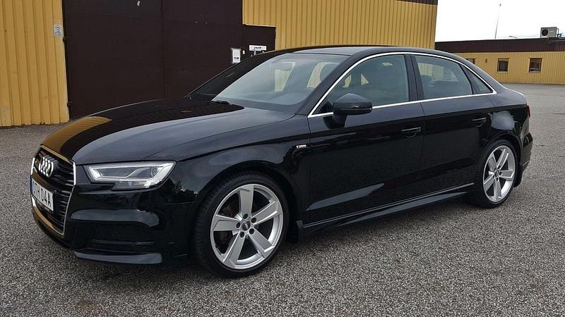 Svart Begagnad 2019 Audi A3 S-Line Sedan | 265 000 kr (Dyr) - Bild 1/4