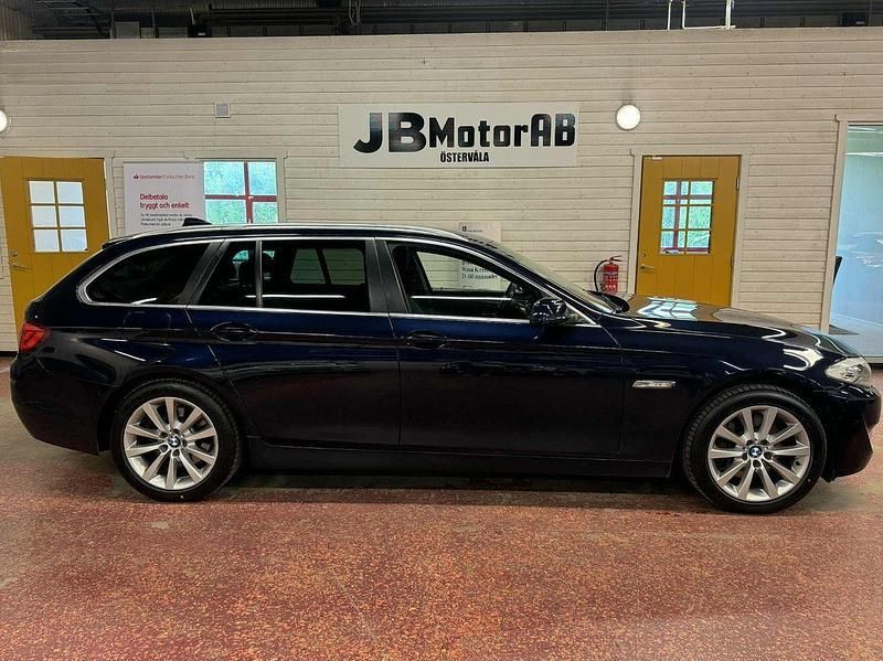 Blå Begagnad 2013 BMW 530 Kombi | 129 000 kr (Marknadspris) - Bild 1/4