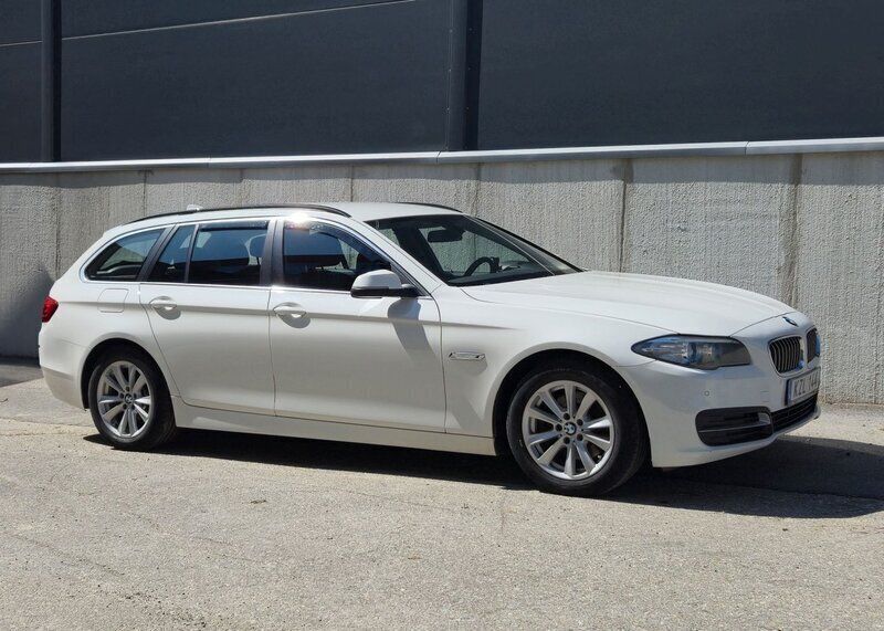 Vit Begagnad 2015 BMW 520 Kombi | 149 000 kr (Lite dyr) - Bild 1/4