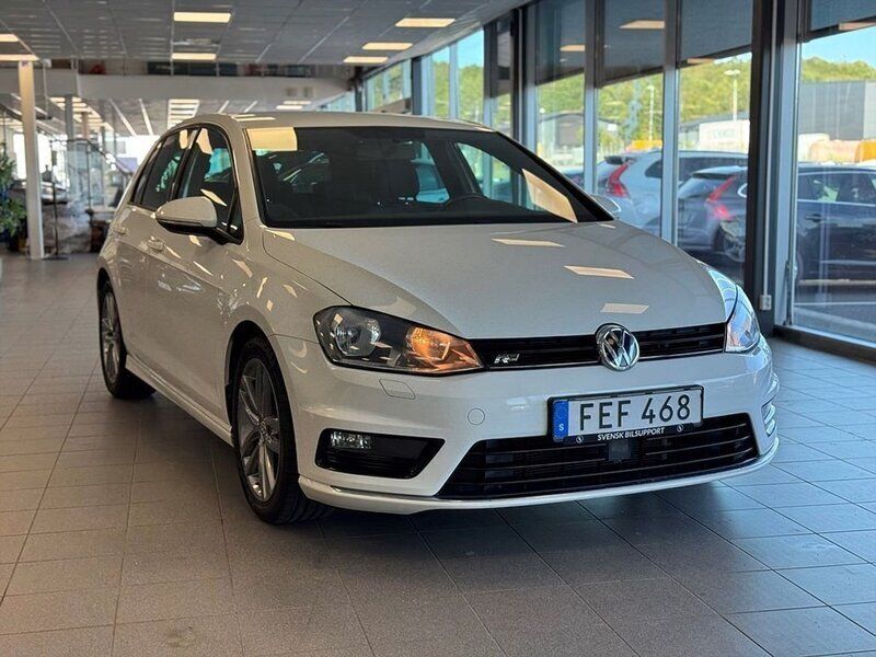 Vit Begagnad 2016 VW Golf VII Halvkombi | 129 900 kr (Marknadspris) - Bild 1/4