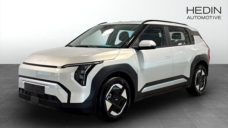 Grå (silver) Ny 2025 Kia EV3 3 SUV | 428 900 kr (Marknadspris) - Bild 1/4