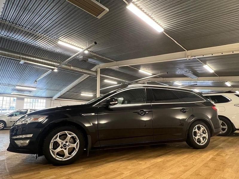 Svart Begagnad 2013 Ford Mondeo Business Edition Kombi | 84 990 kr (Marknadspris) - Bild 1/4