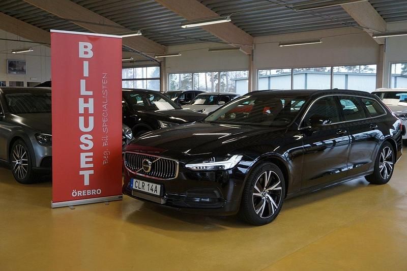 Svart Begagnad 2021 Volvo V90 Momentum Kombi | 319 000 kr (Marknadspris) - Bild 1/4